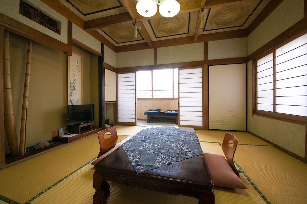 Hotel Housenkaku Beppu Buitenkant foto